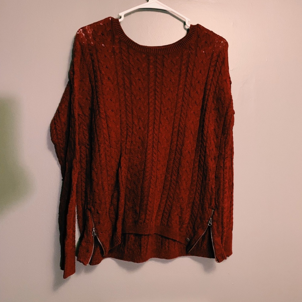 maroon sweater